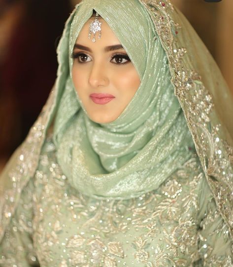 Indian Hijabi Bride, Headpiece Hijab, Hijabi Bride, August Pictures, Hijab Brides, Bridal Hijab Styles, Modesty Dress, Hijab Ideas, Nikah Outfit