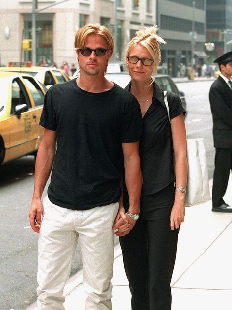 90s Style Icons, Brad Pitt Style, Celebrity Summer Style, Throwback Outfits, 90s Men, Famous Couples, 90s Outfit, Gwyneth Paltrow, Brad Pitt