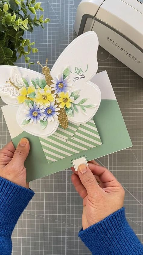 Bibi Cameron, Diy Pop Up Cards, Fancy Fold Card Tutorials, Gift Cards Money, Gift Card Envelope, Butterfly Card, Interactive Cards, Shaped Cards, Fancy Fold Cards