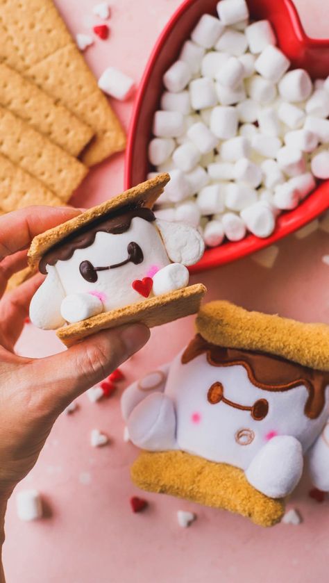 Disney’s Baymax S’more Munchlings♥️♥️ The sweetest little treat to celebrate the day of love 🫶🏻 Happy Valentine’s Day everyone! Roses… | Instagram Disney Dessert Recipes, Kawaii Treats, Felix Birthday, Disney Munchlings, Disney Baking, Disney Sweets, Disney Candy, Candy Decorations Diy, Kawaii Valentine