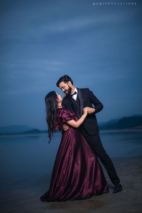 Photography Poses For Wedding Couples, Prewedding Photo Shoot Poses, Couples Photoshoot Poses Wedding, Trending Wedding Photography, Couple Prewedding Photography Poses, Couple Pose For Pre Wedding, Couple Photoshoot Pre Wedding, Best Prewedding Photoshoot, Couple Pose Prewedding