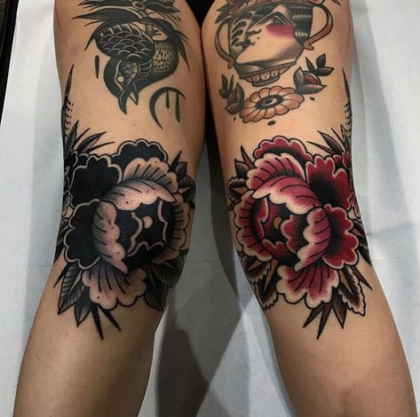 Leg Pit Tattoo, Feminine Knee Tattoo, Traditional Knee Tattoo, Knee Tattoos, Palm Mehndi, Tattoos Traditional, Traditional Style Tattoo, Tattoos Mandala, Alternative Aesthetic