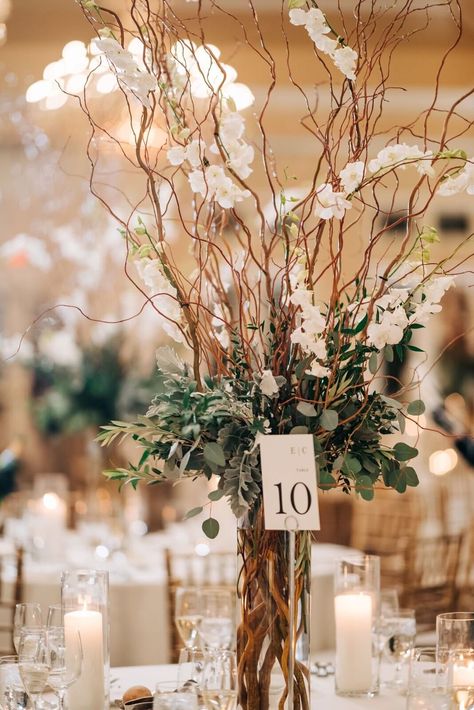 Winter Wedding Table Decor, Tree Branch Centerpieces, Branch Centerpieces Wedding, Eucalyptus Centerpiece, Gala Decorations, Winter Wedding Table, Branch Centerpieces, Winter Wedding Centerpieces, Wedding Branches