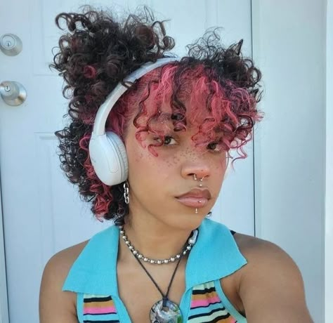 Black Curly Dyed Hair, Bangs For Thick Curly Hair, Light Highlights On Curly Hair, Pink Dyed Curly Hair, Brown And Pink Hair Curly, Curls Dyed Hair, Pink And Black Curly Hair, Curly Hair Pink Highlights, Scene Curly Hair