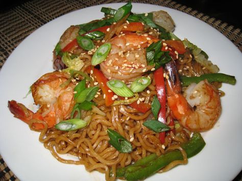 This is a great recipe, but in Hawaii, we can find fresh saimin noodles everywhere, which tastes unbelievable! Thai Peanut Shrimp, Peanut Shrimp, Yakisoba Sauce, Yakisoba Recipe, Fried Noodles Recipe, Fried Noodle, Japanese Sauce, Hp Sauce, Tonkatsu Sauce