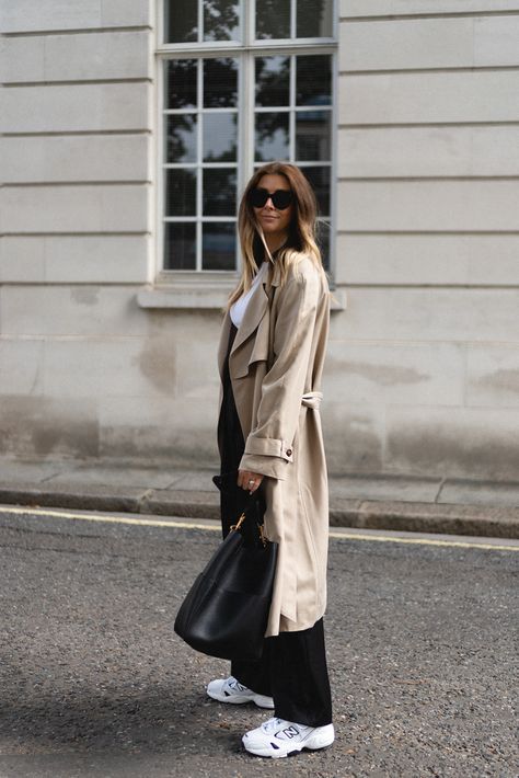 Casual Trench Coat Outfit, New Balance 530 Outfit, Trench Outfit, Stile Blair Waldorf, Adrette Outfits, Trainers Outfit, Thanksgiving Outfit Ideas, New Balance Outfit, Fest Outfits