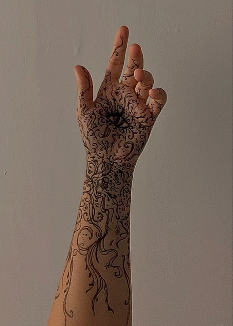 Literally drawn ghis while boring class😂 Acotar Tattoos, Beautiful Back Tattoos, Small Henna Tattoos, Small Henna, Book Tattoo, Spine Tattoos, Subtle Tattoos, Aesthetic Tattoo, Tattoos For Daughters