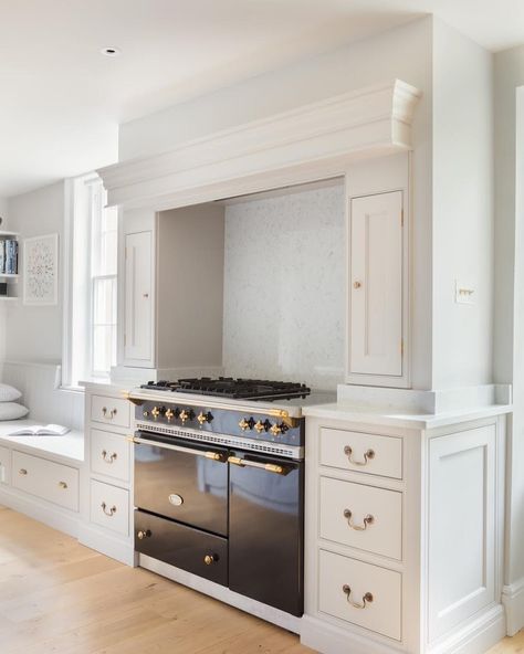 Humphrey Munson on Instagram: “A classic English kitchen with a traditional Lacanche range cooker that has a gas top and induction for the best of both worlds. The great…” Lacanche Range, Kitchen Mantle, Classic English Kitchen, Humphrey Munson, Kitchen Cooker, Kitchen Vent, English Kitchens, Kitchen Hoods, Kitchen Stove