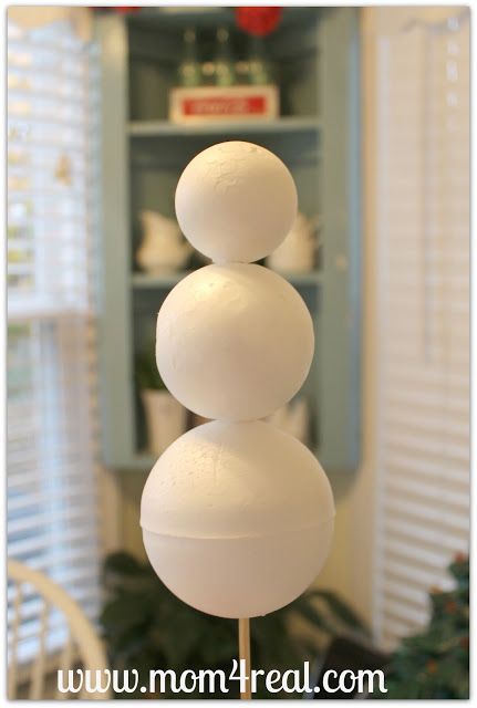 Styrofoam Ball Crafts, Button Snowman, Diy Snowman Decorations, Styrofoam Crafts, Snowman Crafts Diy, Small Snowman, Inexpensive Crafts, Make A Snowman, Kids Christmas Ornaments