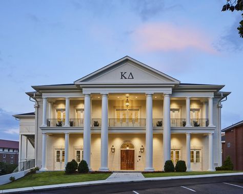 Sorority House Exterior, College Sorority House, Ole Miss Sorority, Sorority House Rooms, Fraternity House, Delta House, Kappa Delta Sorority, Sorority House, College House