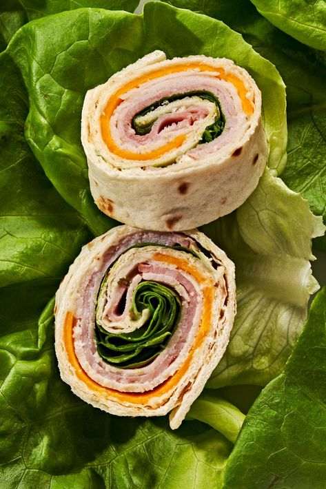 Delish Pinwheel Sandwich Recipes, Beach Day Food, Sandwich Drawing, Pinwheel Sandwiches, Cold Sandwiches, Pinwheel Recipes, Cold Lunches, Easy Eat, Beach Meals