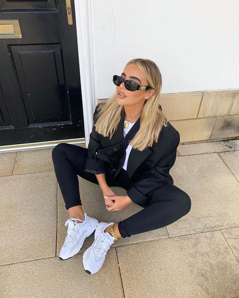 Ozweego Street Style, Ozweego Outfit Women, Ellie Beatrice Joslin, Classy Business Outfits, Cute Winter Outfits, Causual Outfits, Street Style Outfit, College Outfits, Creative Fashion