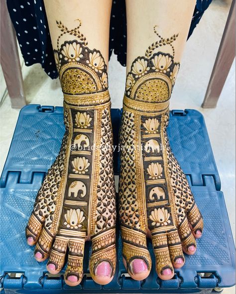 Mehendi Legs Bridal, Bridal Mehendi Legs Designs, Bridal Leg Mehendi Designs Latest, Leg Mehendi Design Bridal, Dulhan Leg Mehendi Design, Bridal Mehndi Designs Legs Brides, Leg Bridal Mehendi Design, Bridal Legs Mehndi, Bridal Legs Mehndi Design