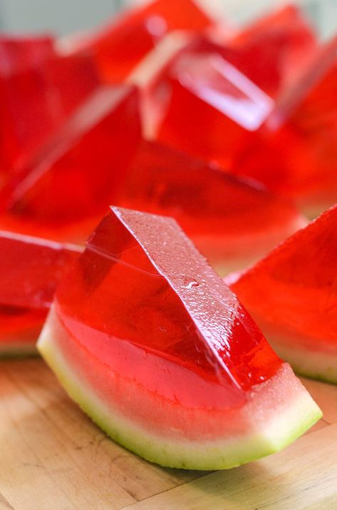 Jello Aquarium, Shots Jello, Watermelon Jello Shots, Booze Board, Watermelon Jello, Alcoholic Treats, Jell O Shots, Jelly Shots, Watermelon Day