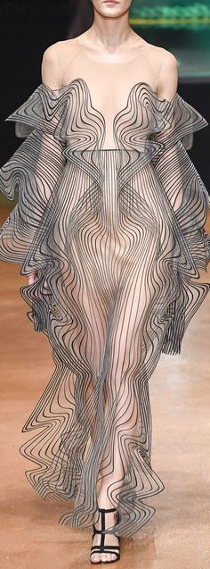 Fall 2017 Couture | Iris van Herpen Fashion Design Inspiration, Collection Couture, Iris Van Herpen, Futuristic Fashion, Mode Inspiration, Couture Collection, Fashion Details, Costume Design, A Dress