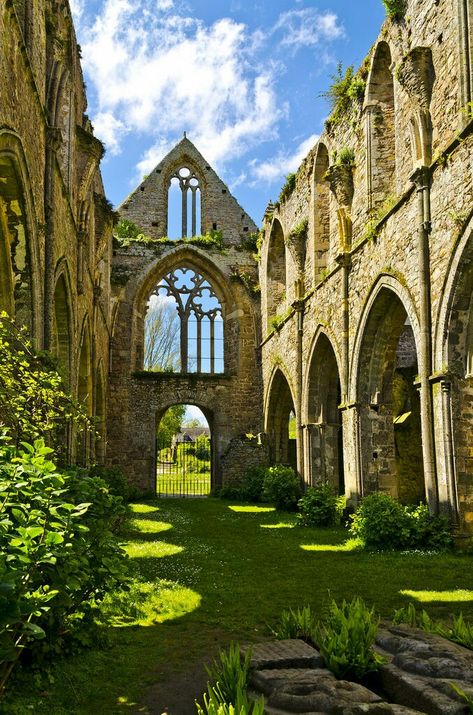 Old Stone, Old Building, Abandoned Buildings, Beautiful Architecture, Pretty Places, Fantasy Landscape, Abandoned Places, Beautiful World, Places To See