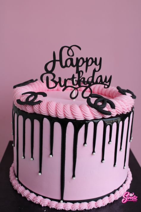 Rose Drip Cake, Pink Black And Gold Birthday Cakes, Pink And Black 21st Birthday Cake, Light Pink And Black Birthday Decor, Pink And Black 30th Birthday Party, Pink And Black Cake Birthday, Birthday Cake Black And Pink, Black And Pink Cake Birthdays, Beautiful Birthday Cakes For Women Ideas