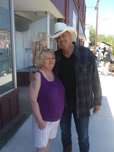 Trish & Trace Adkins Tracy Adkins, Trace Adkins Pictures 2024, Randy Travis Forever And Ever Amen, Trace Adkins Selfie Picture, Trace Atkins, Selfie Picture, Trace Adkins, Country Singer, In Car