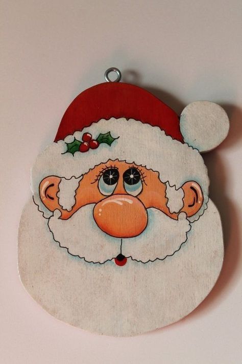 Christmas Pallets, Christmas Face Painting, Santa Faces, Wood Santa, Santa Paintings, Painted Santa, Crab Shells, Wooden Christmas Crafts, Tole Painting Patterns