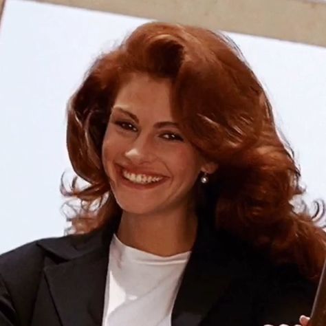 taking you back in time 🍒💫 on Instagram: “Julia Roberts in Pretty Woman (1990) 🍒💫 - #90s #juliaroberts #prettywoman” Carrie Bradshaw Hair, Julia Roberts Hair, Ginger Hair Dyed, Blowout Hair, Hair Color For Women, Auburn Hair, Julia Roberts, Hair Inspiration Color, Ginger Hair