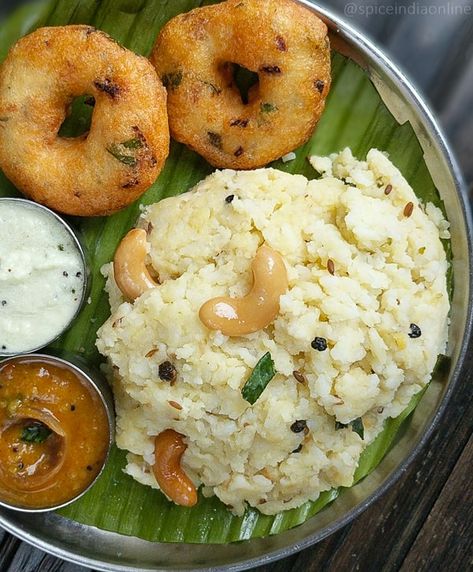 South Indian Lentil Rice - #spiceindiaonline #recipevideo #venpongal #kharapongal #howtomakevenpongal #indianfood #southindianrecipes #pongalfestival #pongal #howtomakepongal #வெண்பொங்கல் #recipes #videorecipes #lentilrice #southindian #tamilnadu #madras Ven Pongal Recipe, Ven Pongal, Pongal Recipe, Making Ghee, Oatmeal Raisin Cookies Chewy, Indian Rice Recipes, Lentil Dishes, Side Dishes For Chicken, Easy Indian Recipes