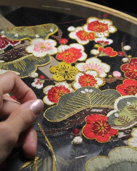 Stunning Embroidery Designs Are Stitched on Tulle To Make It Look Like They’re Floating in Mid-Air Silk Ribbon Embroidery, Japanese Embroidery, Russian Embroidery, Tulle Embroidery, Diy Broderie, Embroidery Tutorial, 자수 디자인, Hand Embroidery Art, Sewing Embroidery Designs