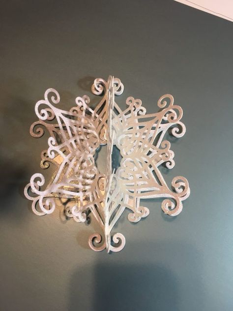 Cricut - 3D Snowflake Ornament4 by Teri Hansen 3d Snowflake Template, 3d Cricut Projects, Snowflake Project, Large Snow Globes, Chipboard Projects, Chipboard Crafts, Templates For Cricut, Cricut Ornaments, 3d Snowflake