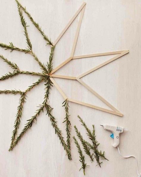 You only need popsicle sticks, rosemary + hot glue to DIY your own fragrant holiday star. Modern Jul, Jul Diy, Hygge Christmas, Punch Art, Wrapping Ideas, Noel Christmas, Holiday Inspiration, Scandinavian Christmas, Holiday Diy