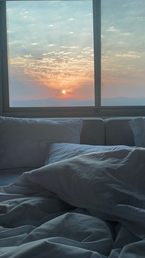 Sunrise aesthetic room Valencia, Winter Sunrise Aesthetic, Sun Rise Pictures Mornings, Soft Morning Aesthetic, Morning Aesthetic Sunrise, Morning Shots, Breezy Aesthetic, Sunrise Pics, Sunrise Aesthetic