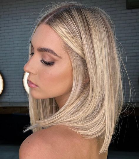 Summer Blonde Hair 2023: Stay Beach-Ready with Stunning Color Trends Chin Length Haircuts, Summer Blonde Hair, Summer Blonde, Straight Blonde Hair, Light Blonde Hair, Honey Blonde Hair, Dark Blonde Hair, Blonde Hair Inspiration, Blonde Hair Shades