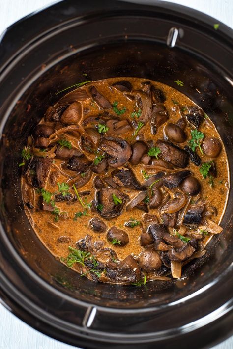 Vegetarian Stews, Stroganoff Slow Cooker, Vegetarian Stroganoff, Mushroom Slow Cooker, Stroganoff Sauce, Mushroom Stroganoff Recipe, Vegan Mushroom Stroganoff, Vegetarian Stew, Vegan Slow Cooker Recipes