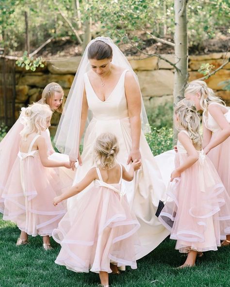 Country Flower Girl Dresses, Country Flower Girl, Country Flower Girls, Flower Girl Dresses Country, Country Style Dresses, Kids Wedding Outfits, Tight Wedding Dress, Dresses Country, Biker Wedding