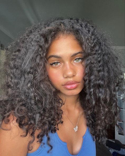 Face Claim Mixed, Beautiful Light Skinned Black Women, Heterochromia Eyes Brown And Green, Pretty Mixed Girls With Curly Hair, Mixed Face Claims, Mixed Woman Beautiful, Light Skin Girls With Curly Hair, Mixed Girl Makeup Looks, Light Skin Black Woman