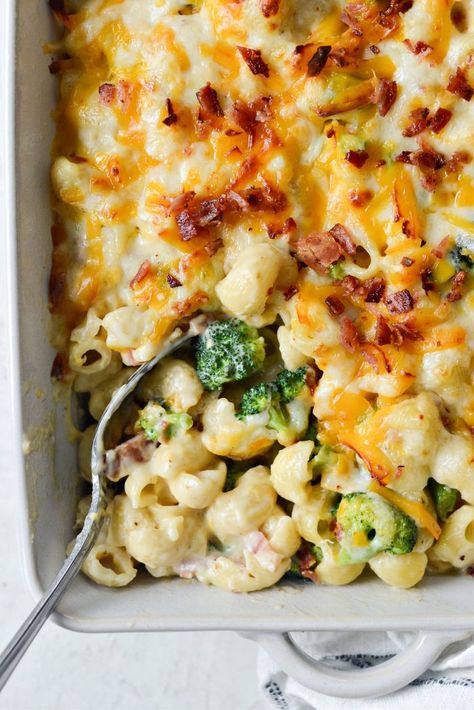 Bacon Broccoli Mac and Cheese Broccoli Mac And Cheese Recipe, Mac N Cheese Bacon, Broccoli Mac And Cheese, Mac And Cheese Pasta, Bacon Broccoli, Mac And Cheese Casserole, Cheddar Mac And Cheese, Bacon Mac And Cheese, Baked Bacon