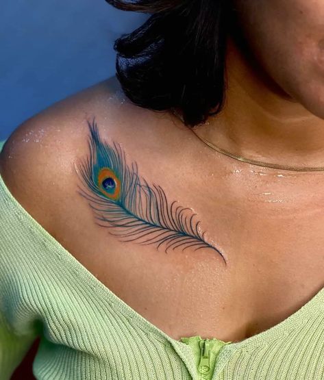 Tattoo Plume, Feather Tattoo Ideas, Growing Tattoo, Shoulder Tattoos For Females, Feather Tattoo Meaning, Peacock Feather Tattoo, Peacock Tattoo, Feather Tattoo Design, Shoulder Tattoos For Women