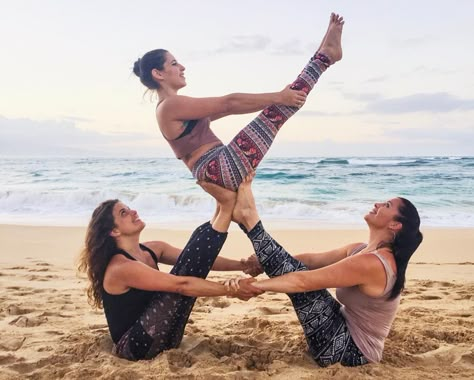 Marissa, @angelfoodie @kellilovemusic all three of us rocking gear by @onetribeapparel  @hanumanloki 3 People Yoga Poses, Three Person Yoga Poses, 3 Person Yoga Poses, Group Yoga Poses, Couple Yoga, Hata Yoga, Couples Yoga Poses, Acro Yoga Poses, Yoga Challenge Poses