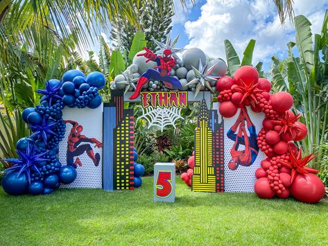 Spider Man Decorations Birthday, Spider Man Birthday Party Ideas, Man Birthday Party Ideas, Avengers Theme Birthday, Spider Man Birthday Party, Avengers Birthday Party Decorations, Spiderman Theme Party, Man Birthday Party, Hulk Birthday Parties