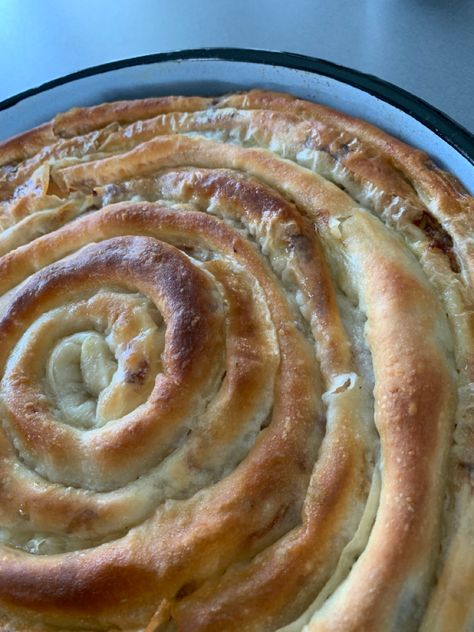 Burek Recipe, Albanian Recipes, Greek Appetizers, Healthy Food Inspiration, Food Obsession, Cafe Food, International Recipes, Food Cravings, Albania