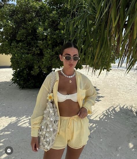 Fiji Aesthetic, Thailand Outfits, Beachy Summer Outfits, Bali Outfit, Boho Beach Outfit, Jamaica Outfits, Thailand Outfit, Holiday Fits, Holiday Outfits Summer