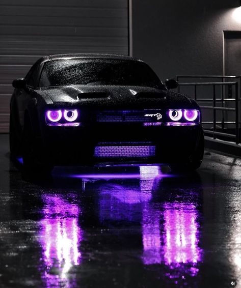 Black Dodge Challenger Aesthetic, Purple Challenger, Dodge Challenger Hellcat Redeye, Doge Challenger, Dodge Challenger Black, Tokyo Drift Cars, Dodge Challenger Hellcat, Serie Bmw, Challenger Srt Hellcat