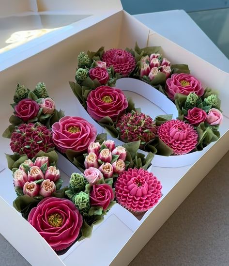 Bakery With Flowers, Hibiscus Cupcakes, Flower Bouquet Cupcakes, Cupcake Flowers, Flower Cupcakes Bouquet, Monogram Cupcakes, Cupcake Flower Bouquets, Marshmallow Flowers, Garden Cupcakes