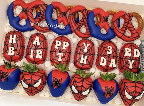 Spiderman Dipped Strawberries, Avengers Strawberries, Spider Man Sweet Table, Spiderman Chocolate Covered Oreos, Spider Man Chocolate Covered Pretzels, Spiderman Chocolate Covered Pretzels, Spider Man Chocolate Covered Oreos, Marvel Chocolate Covered Strawberries, Spiderman Pretzels