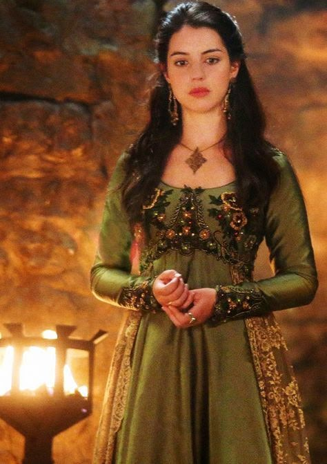 Reign Outfits, Reign Mary, Reign Fashion, Reign Dresses, Medieval Dresses, Queen Of Scots, Mary Stuart, Old Fashion Dresses, Mary Queen Of Scots