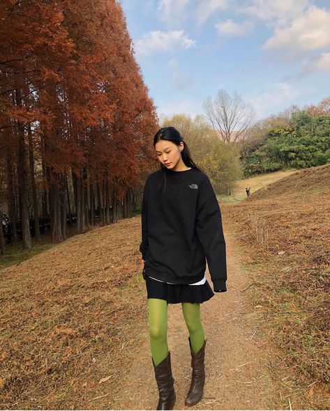 Green Tights, 일본 패션, Tights Outfit, Mode Inspo, 가을 패션, Look At You, Bella Hadid, Fashion Killa, Look Cool