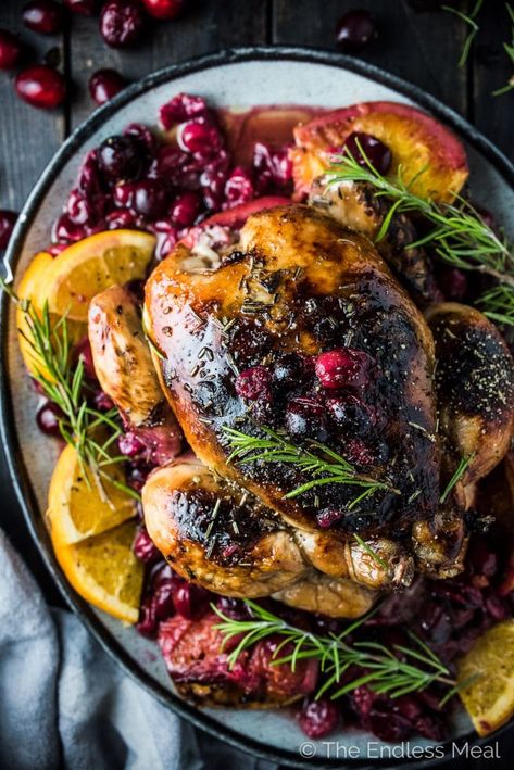 Cranberry Roast, Christmas Chicken Recipes, Rosemary Roasted Chicken, Healthy Christmas Recipes, Cranberry Chicken, Whole Chicken Recipes, Orange Cranberry, Whole Roasted Chicken, Weekend Dinner