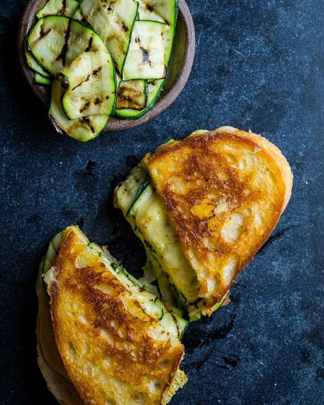 Zucchini Grilled, Easy Grilled Cheese, Zucchini Cheese, Making Grilled Cheese, Fried Bread, Roast Zucchini, Sandwich Ingredients, Vegetarian Sandwich, Veggie Sandwich