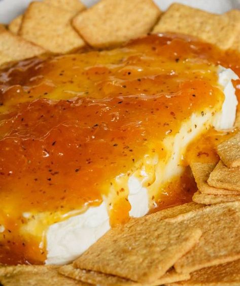 Jezebel Dip, Jezebel Sauce, Dip Sauce, Sweet And Spicy Sauce, Dip Recipes Easy, Yummy Dips, Party Food Appetizers, Best Appetizers, Appetizer Dips