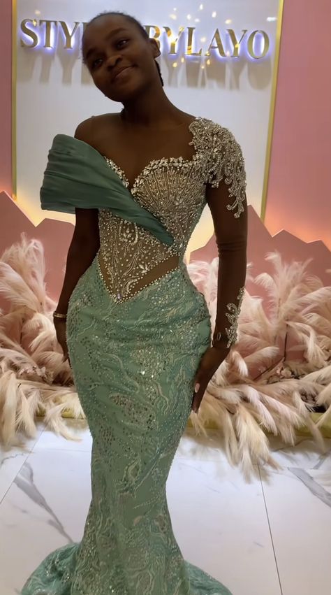 Nigerian Prom Dresses 2023, Naija Prom Dresses, Light Green Prom Dress Black Women, Prom Dresses Black Women Green, Nigerian Prom Dress Gold, Nigerian Prom Dress, Nigerian Dress Styles, Matric Dance Dresses, Nigerian Dress