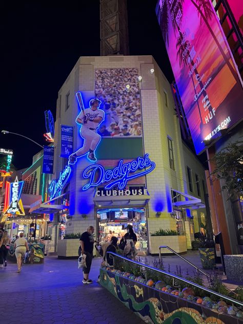 Universal City Walk Orlando, Universal City Walk, Universal Parks, Disney World Rides, Family Vacay, Universal Studios Hollywood, Universal Orlando, Future Lifestyle, Insta Stories