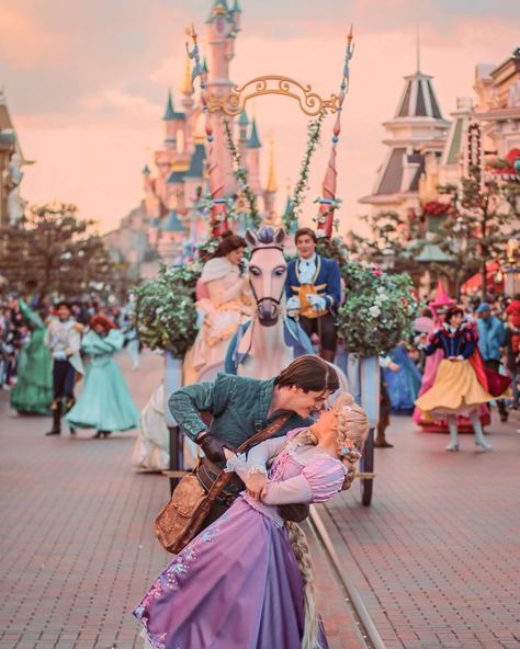 Couples Disney, Real Life Disney Characters, Disney World Princess, Disney Cute, Disney World Aesthetic, Disney Photo Ideas, Disney World Pictures, Disney Photography, Disney Wall